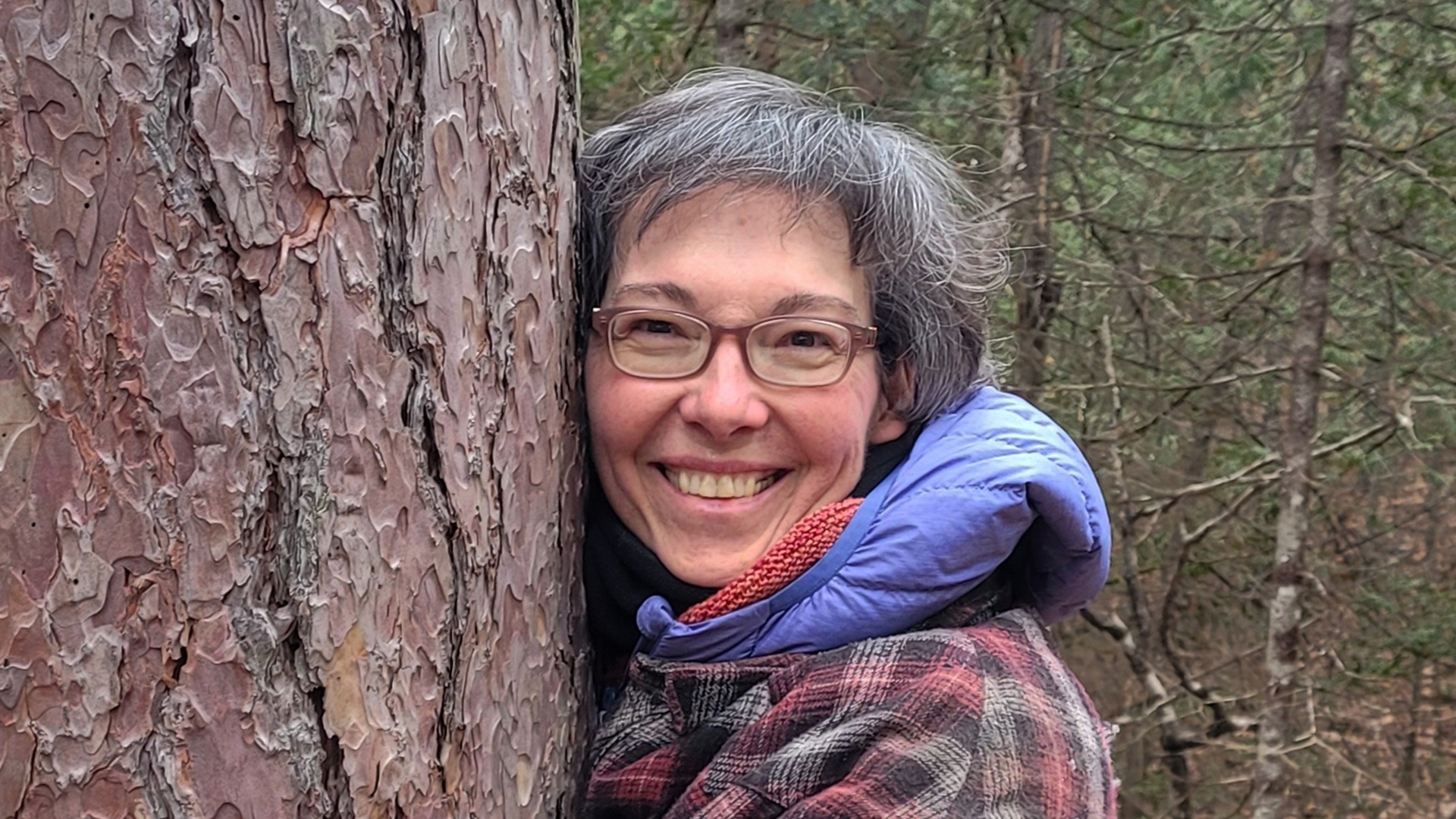 Jennifer Hollington hugging a tree