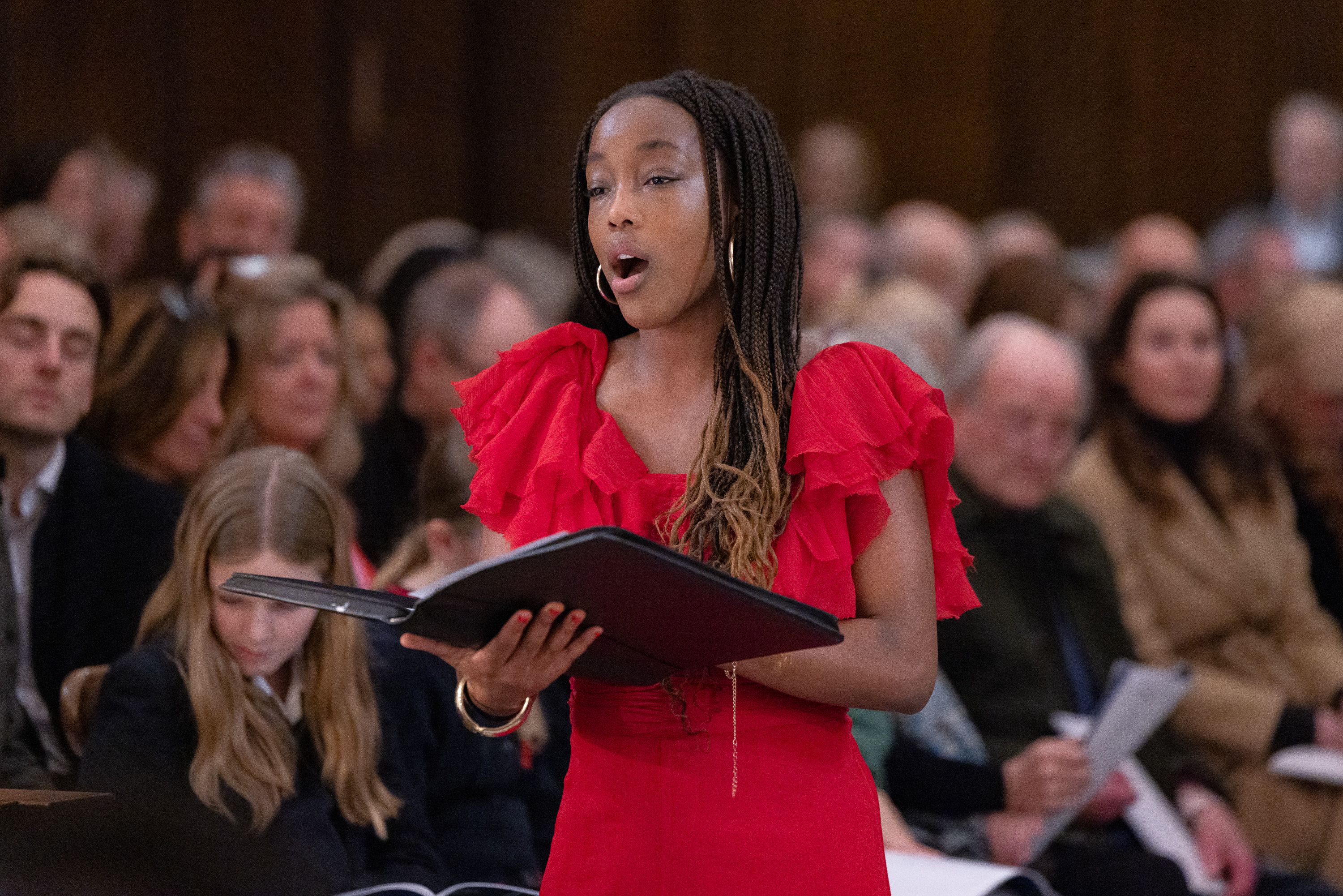 Naomi Simon singing at Carol's from Chelsea 2024