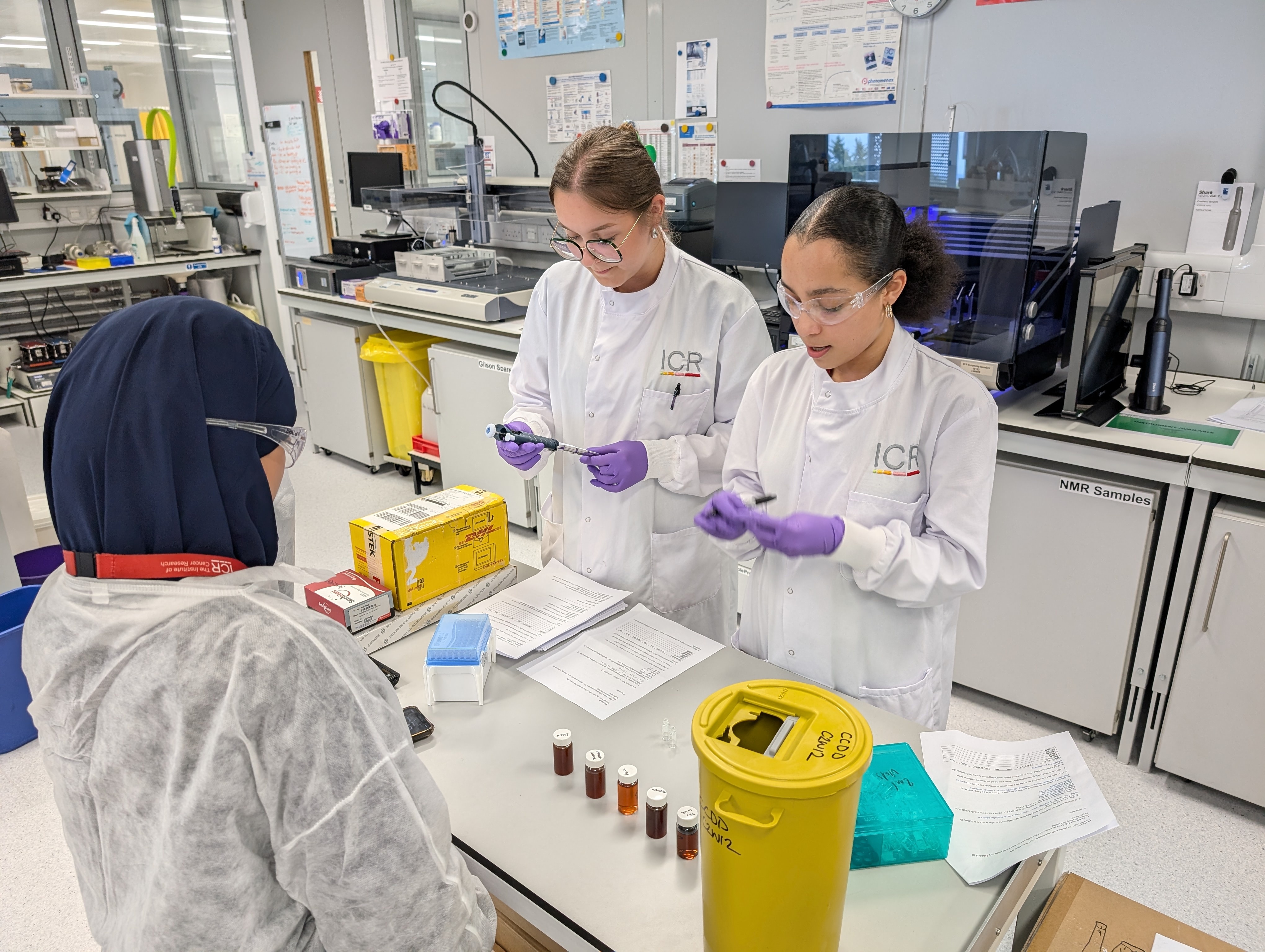 Two apprenticeship students working in the lab