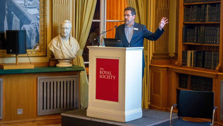 Professor Louis Chesler at the October Discovery Club.