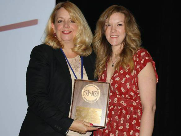 katy-taylor-is-awarded-the-paediatric-basic-science-award-at-the-annual-society-of-neuro-oncology