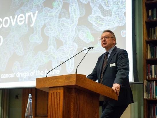 Professor Paul Workman speaking at a lectern at the ICR's Discovery Club event.