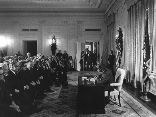 President Nixon signs the 1971 National Cancer Act - Linda Bartlett/National Cancer Institute