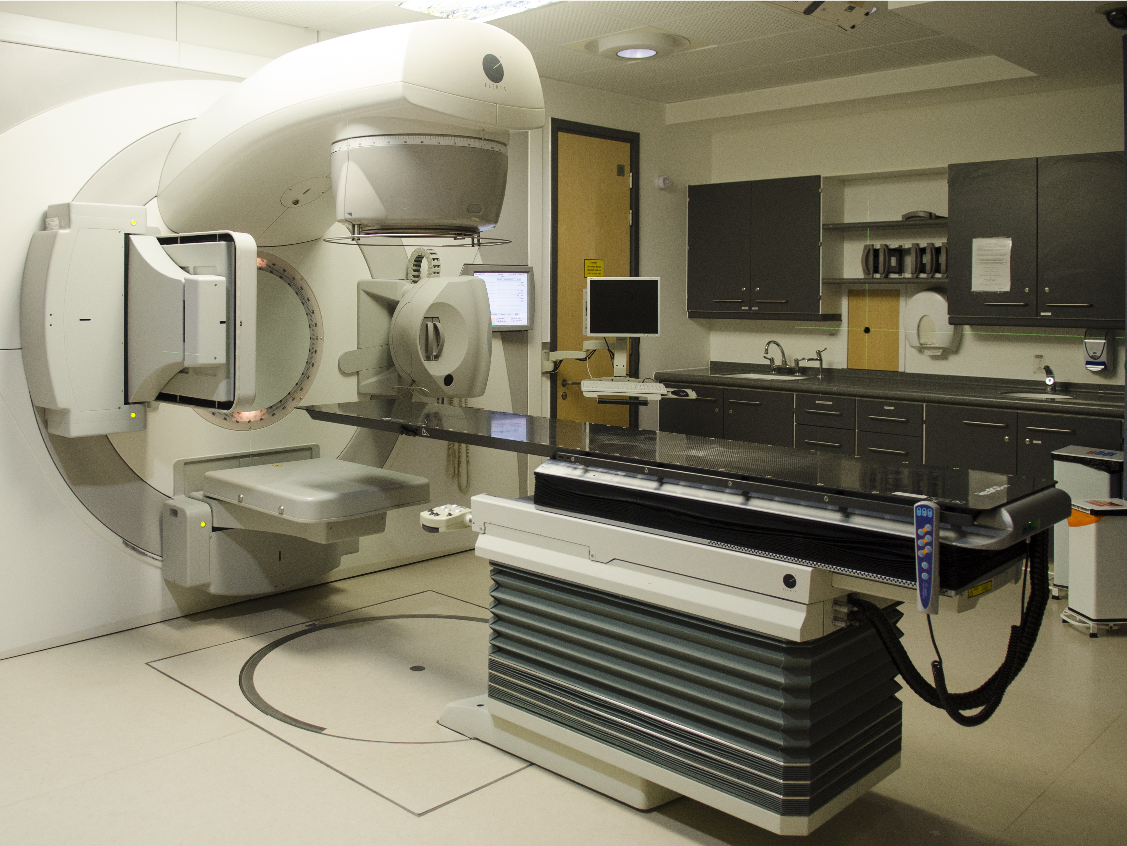 Radiotherapy suite (Joe Dunckley for the ICR, 2014)