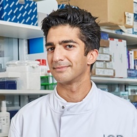 Headshot of Amit Sud, Asian man, in a laboratory