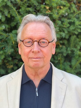 PW head and shoulders in garden Paul Workman headshot